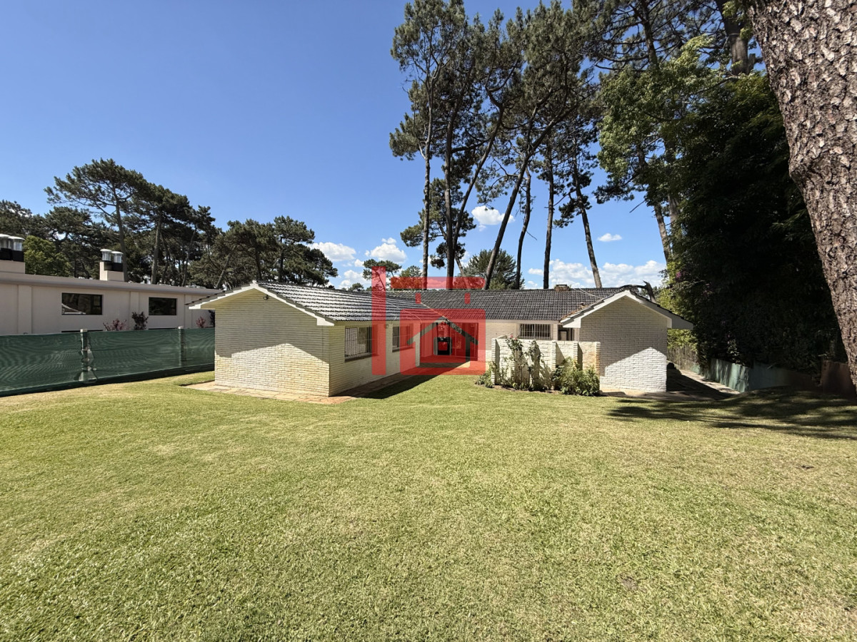 Casa ID.444 - CASA EN ALQUILER DE VERANO EN ZONA CANTEGRIL - PUNTA DEL ESTE 