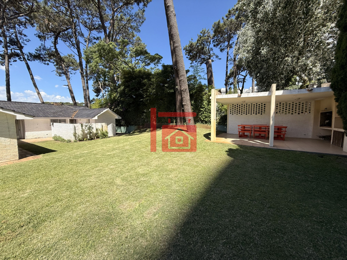 Casa ID.444 - CASA EN ALQUILER DE VERANO EN ZONA CANTEGRIL - PUNTA DEL ESTE 