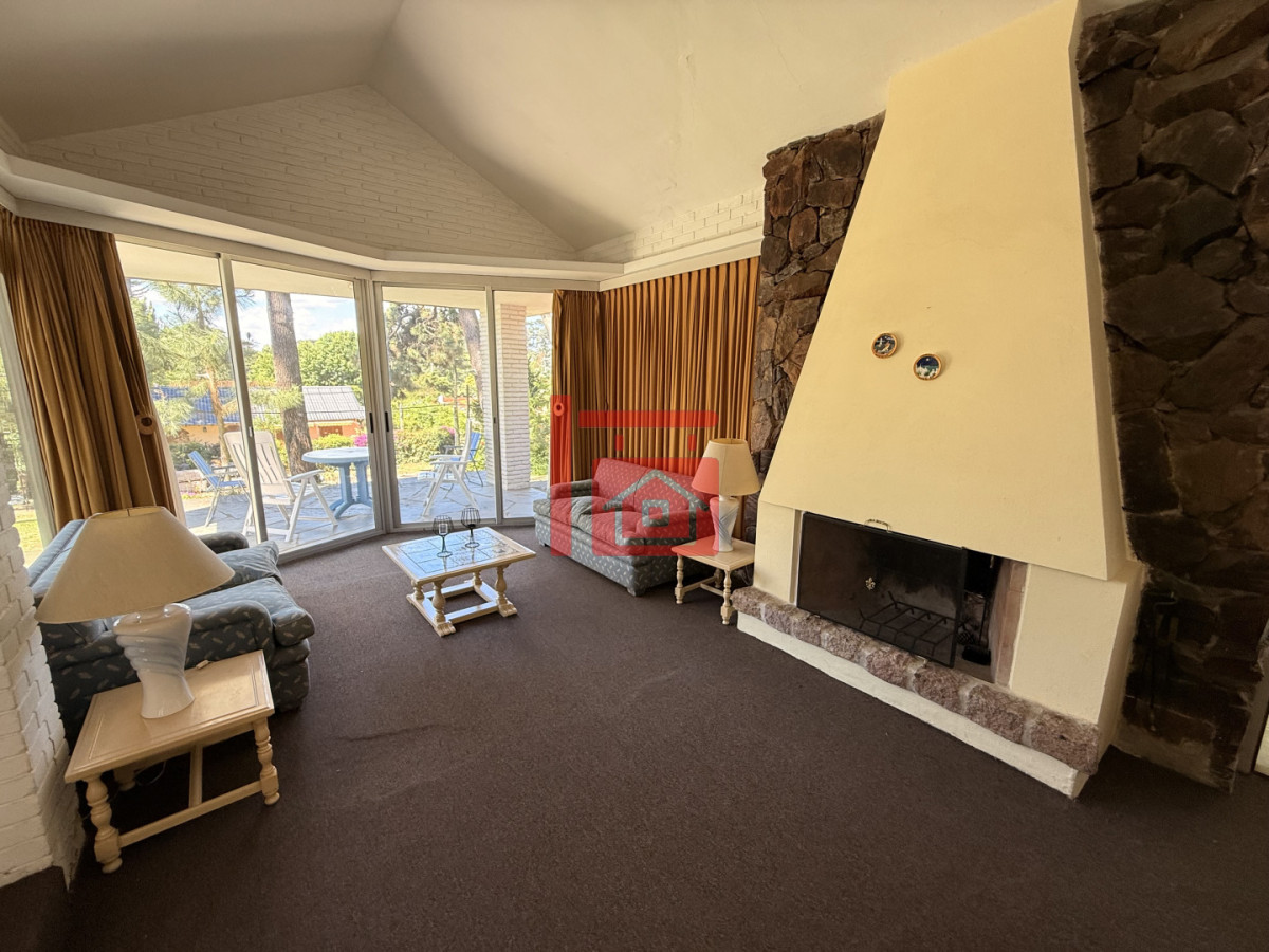 Casa ID.444 - CASA EN ALQUILER DE VERANO EN ZONA CANTEGRIL - PUNTA DEL ESTE 