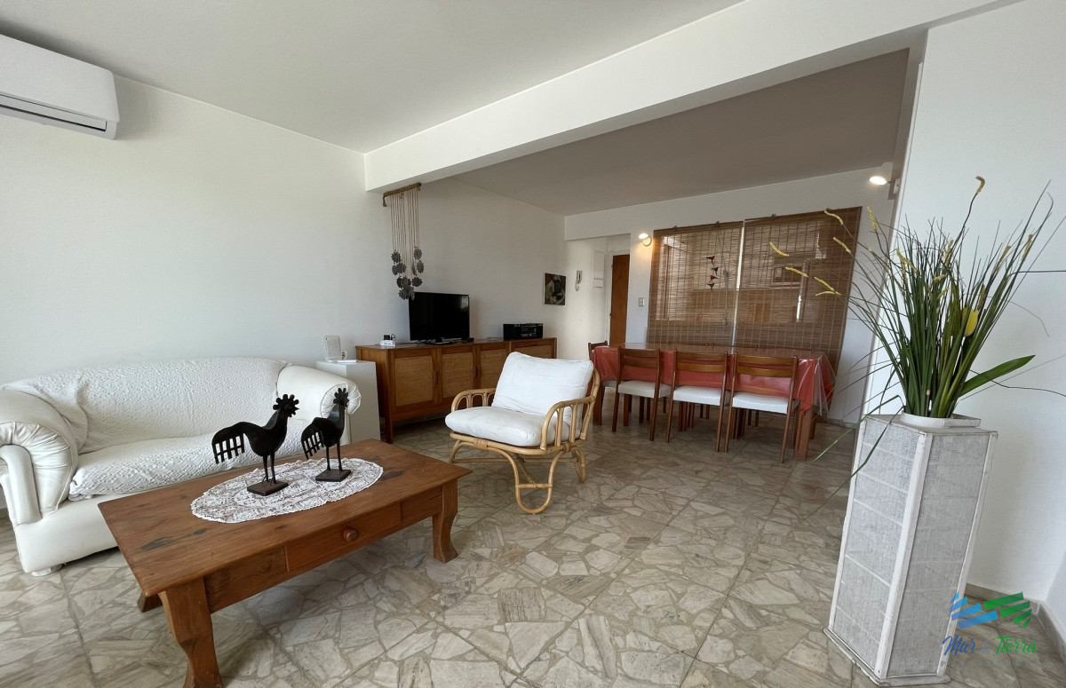Apartamento ID.5181 - En venta apartamento 3 dormitorios con vista a playa mansa, Peninsula, Punta del Este
