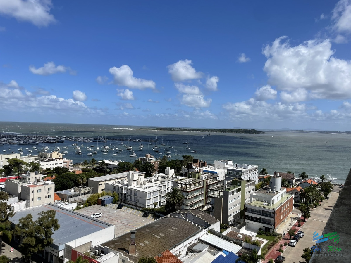 Apartamento ID.5181 - En venta apartamento 3 dormitorios con vista a playa mansa, Peninsula, Punta del Este