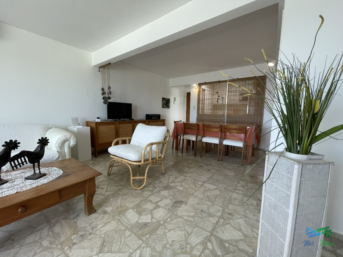 Apartamento ID.5181 - En venta apartamento 3 dormitorios con vista a playa mansa, Peninsula, Punta del Este