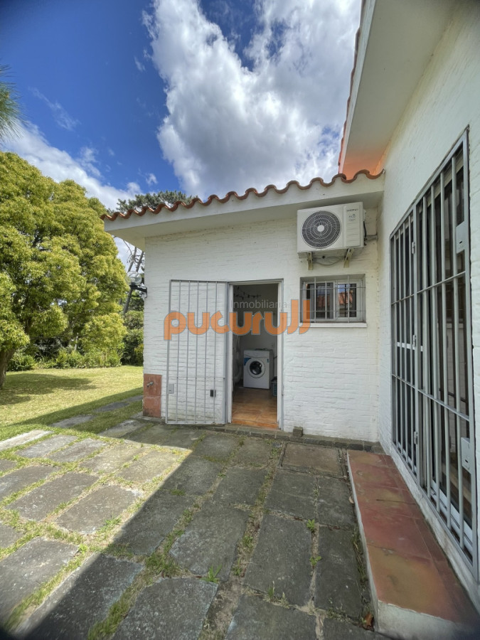 Casa ID.2755 - El privilegio de vivir en una de la ubicaciones más codiciadas y buscadas de Punta del Este. POSESIÓN  A PARTIR DE MARZO 2027.