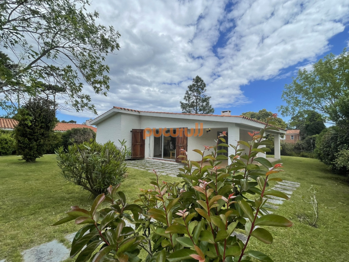 Casa ID.2755 - El privilegio de vivir en una de la ubicaciones más codiciadas y buscadas de Punta del Este. POSESIÓN  A PARTIR DE MARZO 2027.