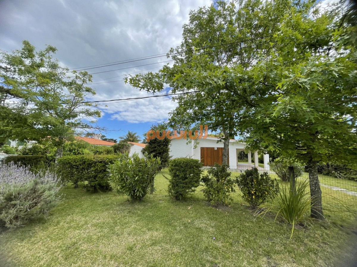 Casa ID.2755 - El privilegio de vivir en una de la ubicaciones más codiciadas y buscadas de Punta del Este. POSESIÓN  A PARTIR DE MARZO 2027.