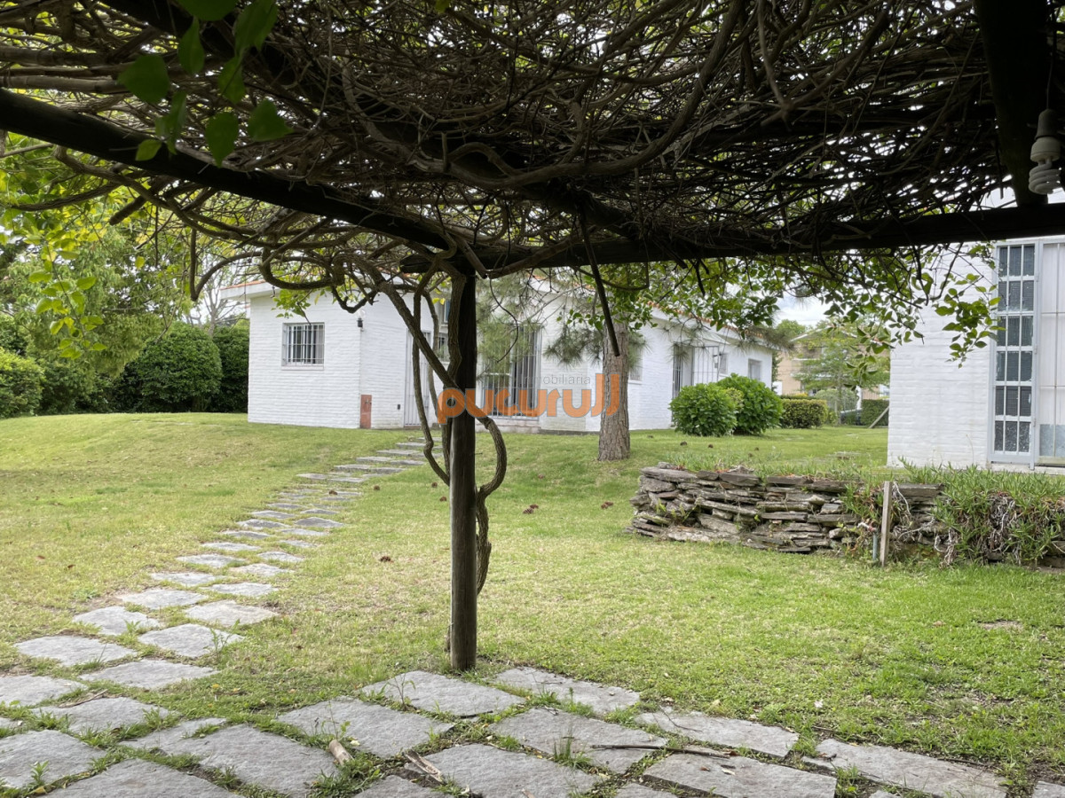 Casa ID.2755 - El privilegio de vivir en una de la ubicaciones más codiciadas y buscadas de Punta del Este. POSESIÓN  A PARTIR DE MARZO 2027.
