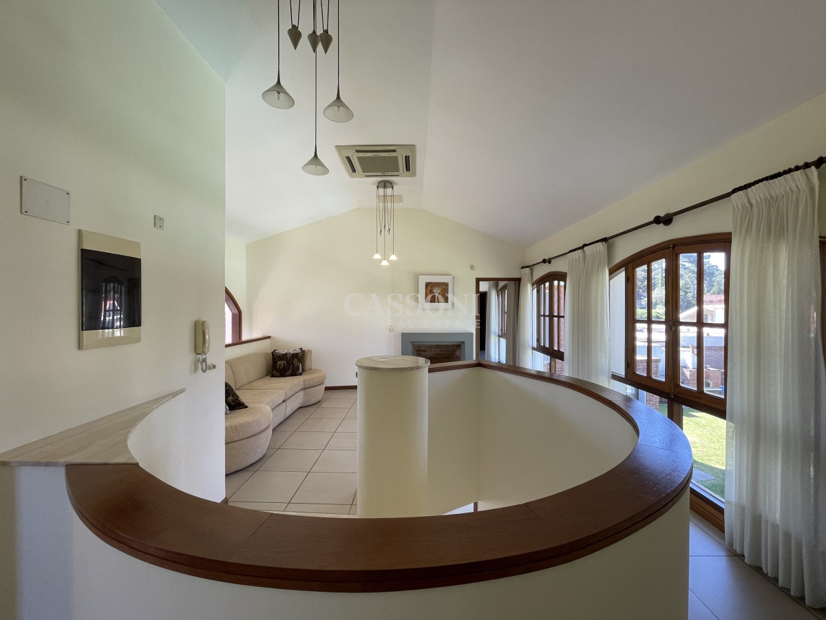 Casa ID.2757 - Mansa, selecta propiedad con gran capacidad, pileta climatizada y muy bien equipada.