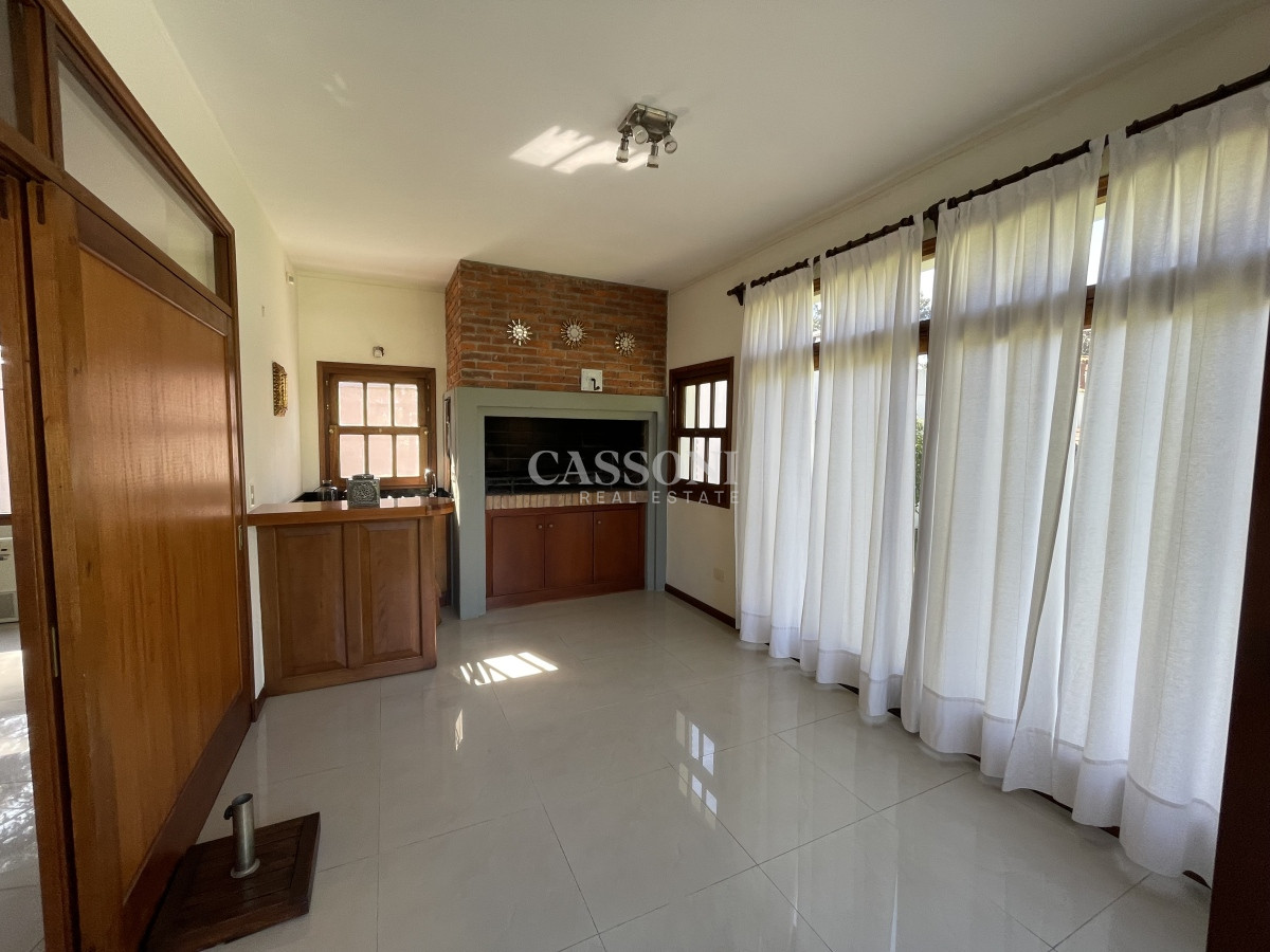 Casa ID.2757 - Mansa, selecta propiedad con gran capacidad, pileta climatizada y muy bien equipada.