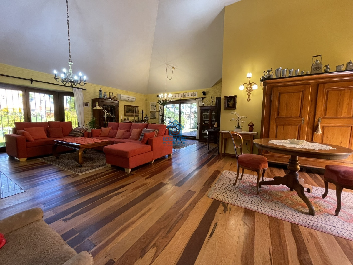 Casa ID.480 - Una propiedad esplendida, pensada y con absolutamente todas las comodidades para poder residir en ella todo el año.   