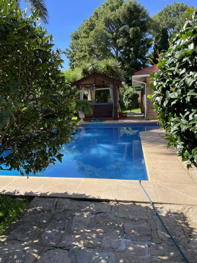 Casa ID.480 - Una propiedad esplendida, pensada y con absolutamente todas las comodidades para poder residir en ella todo el año.   