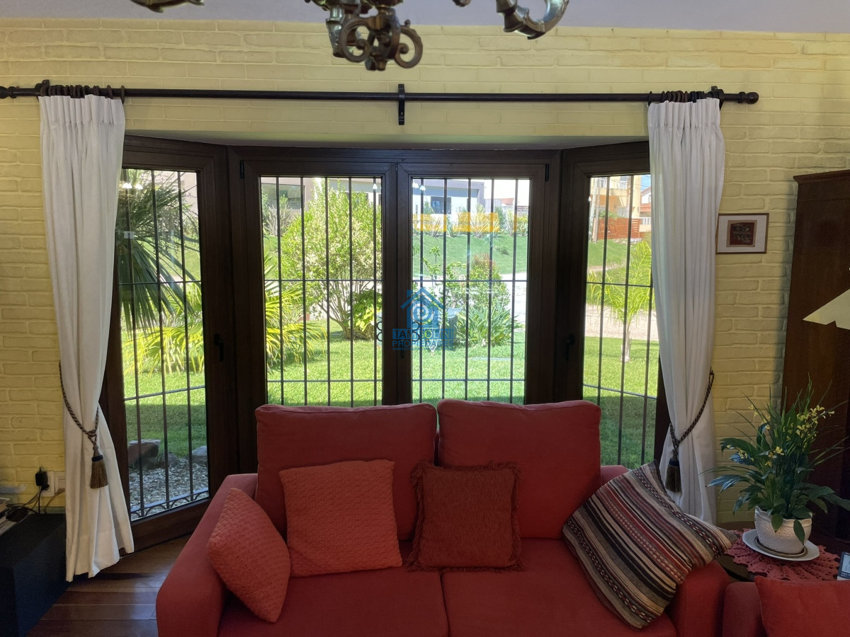 Casa ID.480 - Una propiedad esplendida, pensada y con absolutamente todas las comodidades para poder residir en ella todo el año.   