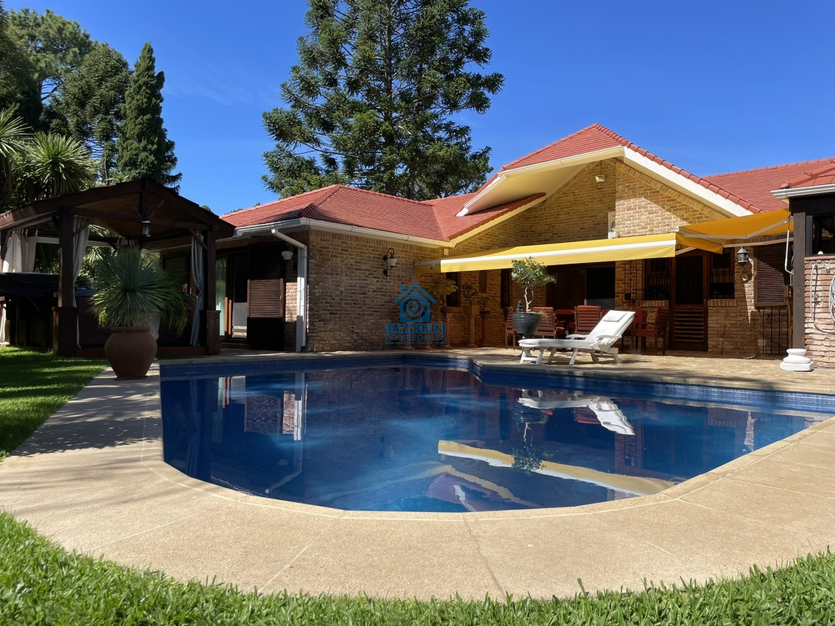 Casa ID.480 - Una propiedad esplendida, pensada y con absolutamente todas las comodidades para poder residir en ella todo el año.   