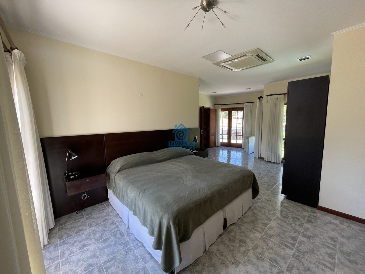 Casa ID.479 - Mansa, selecta propiedad con gran capacidad, pileta climatizada y muy bien equipada.