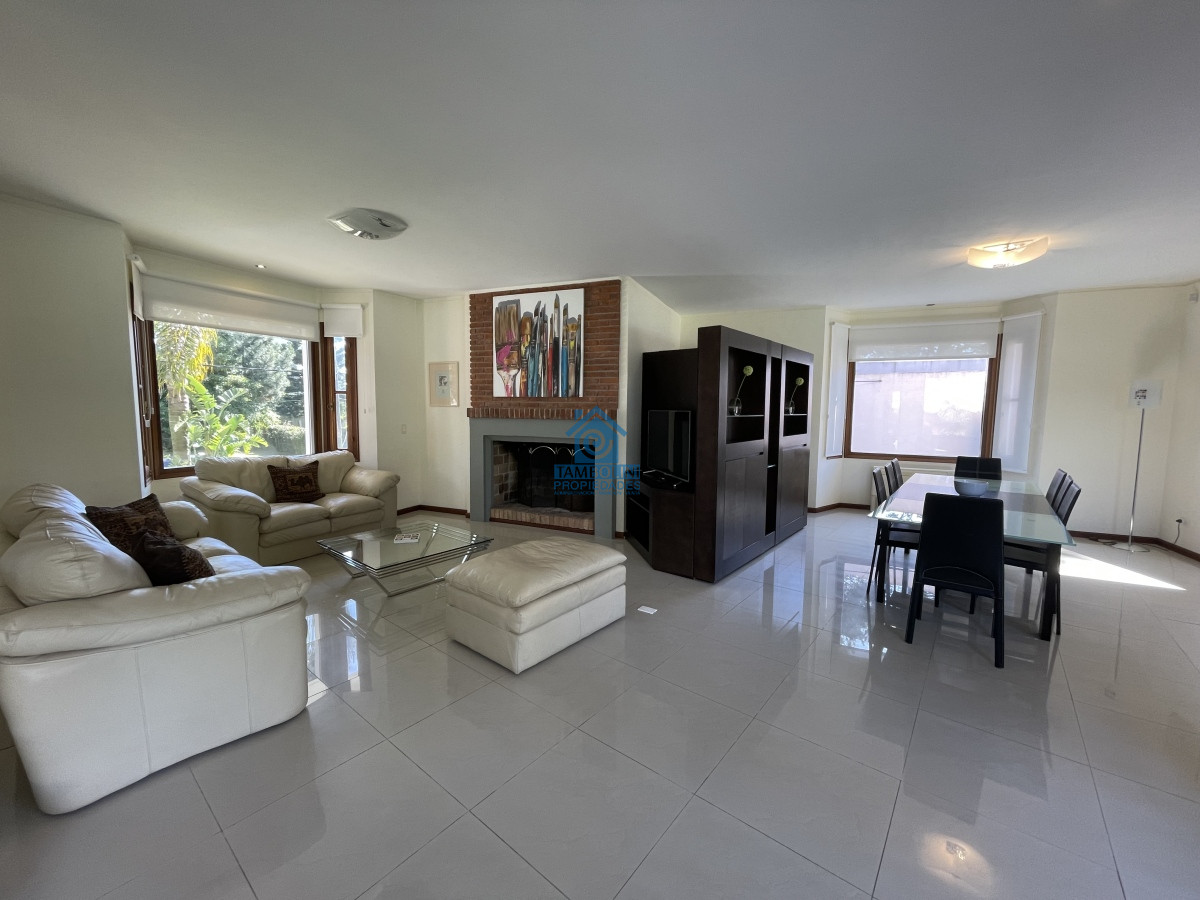 Casa ID.479 - Mansa, selecta propiedad con gran capacidad, pileta climatizada y muy bien equipada.