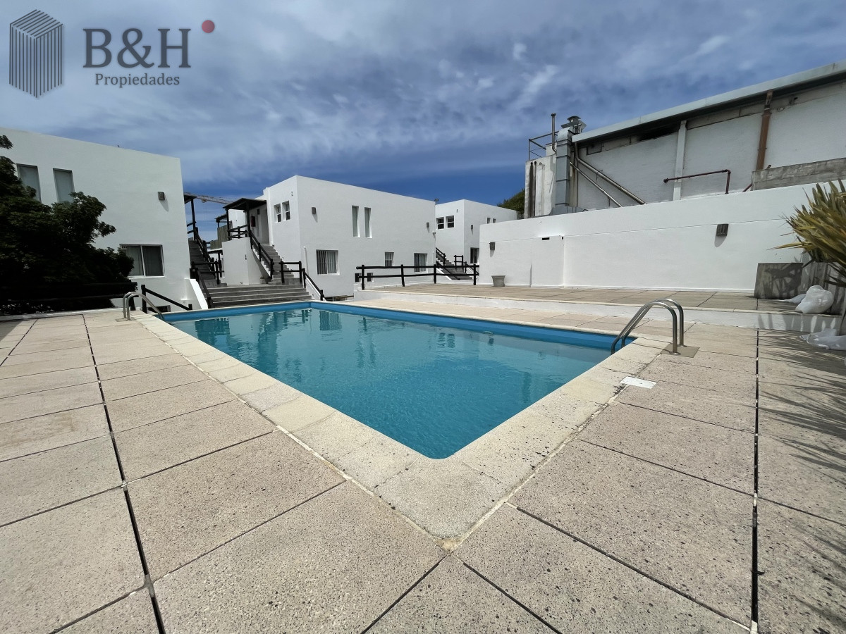 Apartamento ID.3517 - Punta del Este La Barra En uno de los lugares más buscados de Punta del Este. Un edificio con amplias terrazas a pasos del mar.