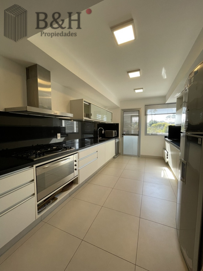 Apartamento ID.3518 - Sobre la brava-Rincón del Indio. Excelente Edificio 