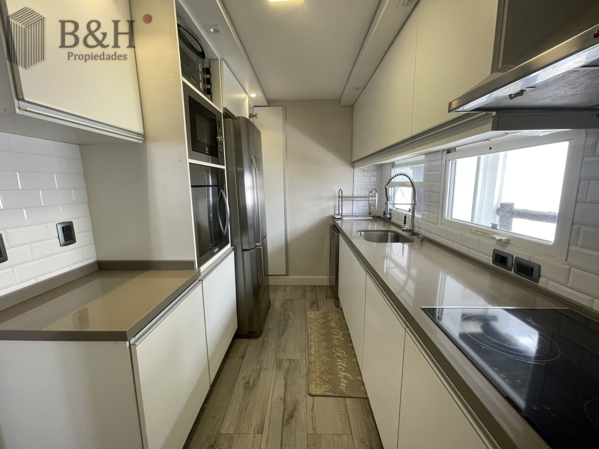 Apartamento ID.3517 - Punta del Este La Barra En uno de los lugares más buscados de Punta del Este. Un edificio con amplias terrazas a pasos del mar.
