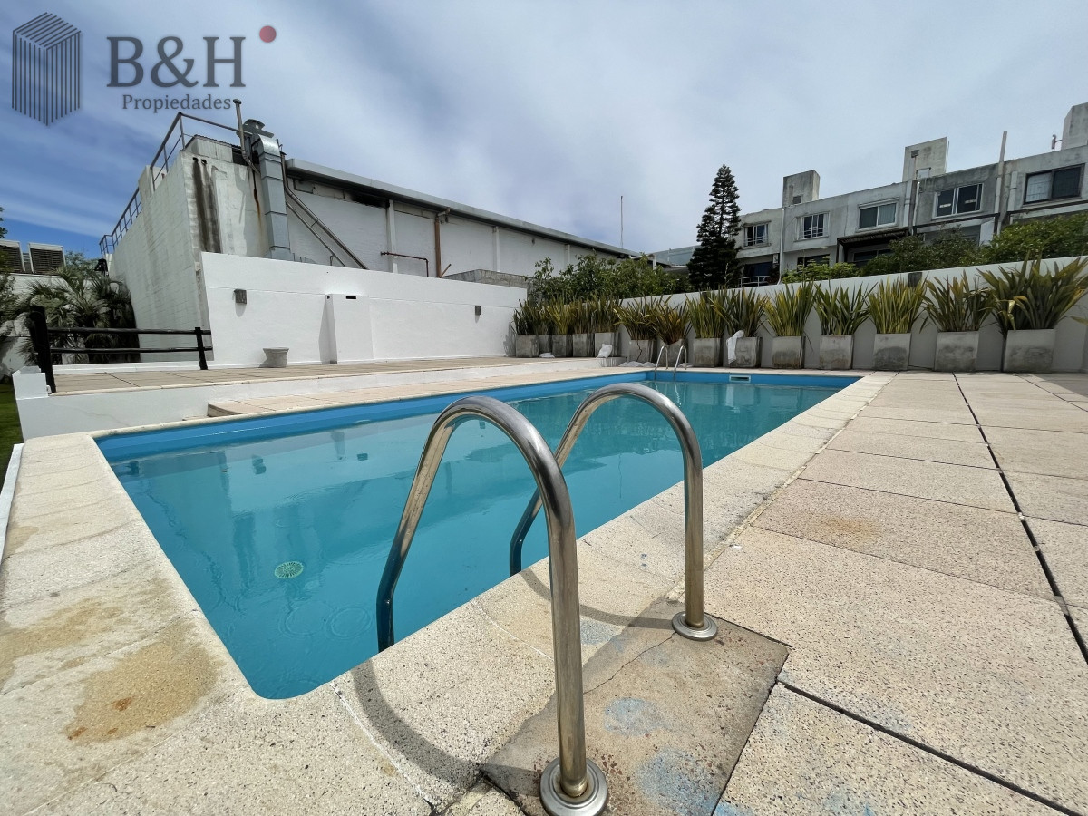 Apartamento ID.3517 - Punta del Este La Barra En uno de los lugares más buscados de Punta del Este. Un edificio con amplias terrazas a pasos del mar.