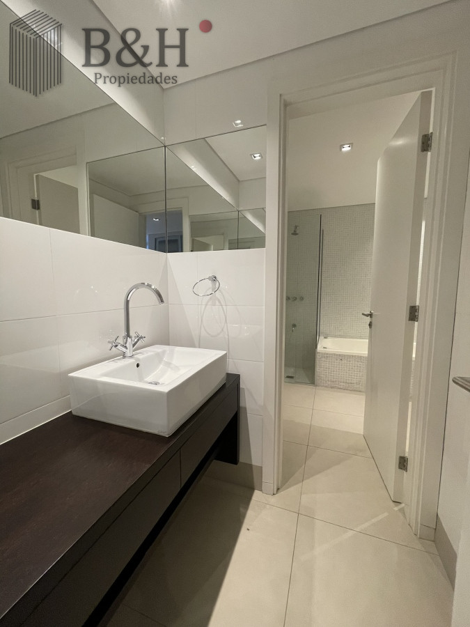 Apartamento ID.3518 - Sobre la brava-Rincón del Indio. Excelente Edificio 