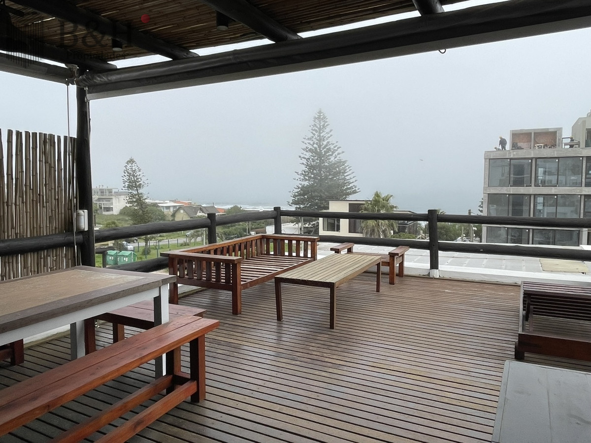Apartamento ID.3517 - Punta del Este La Barra En uno de los lugares más buscados de Punta del Este. Un edificio con amplias terrazas a pasos del mar.