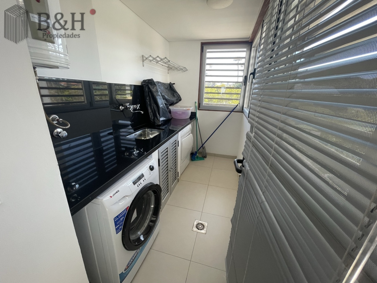 Apartamento ID.3518 - Sobre la brava-Rincón del Indio. Excelente Edificio 