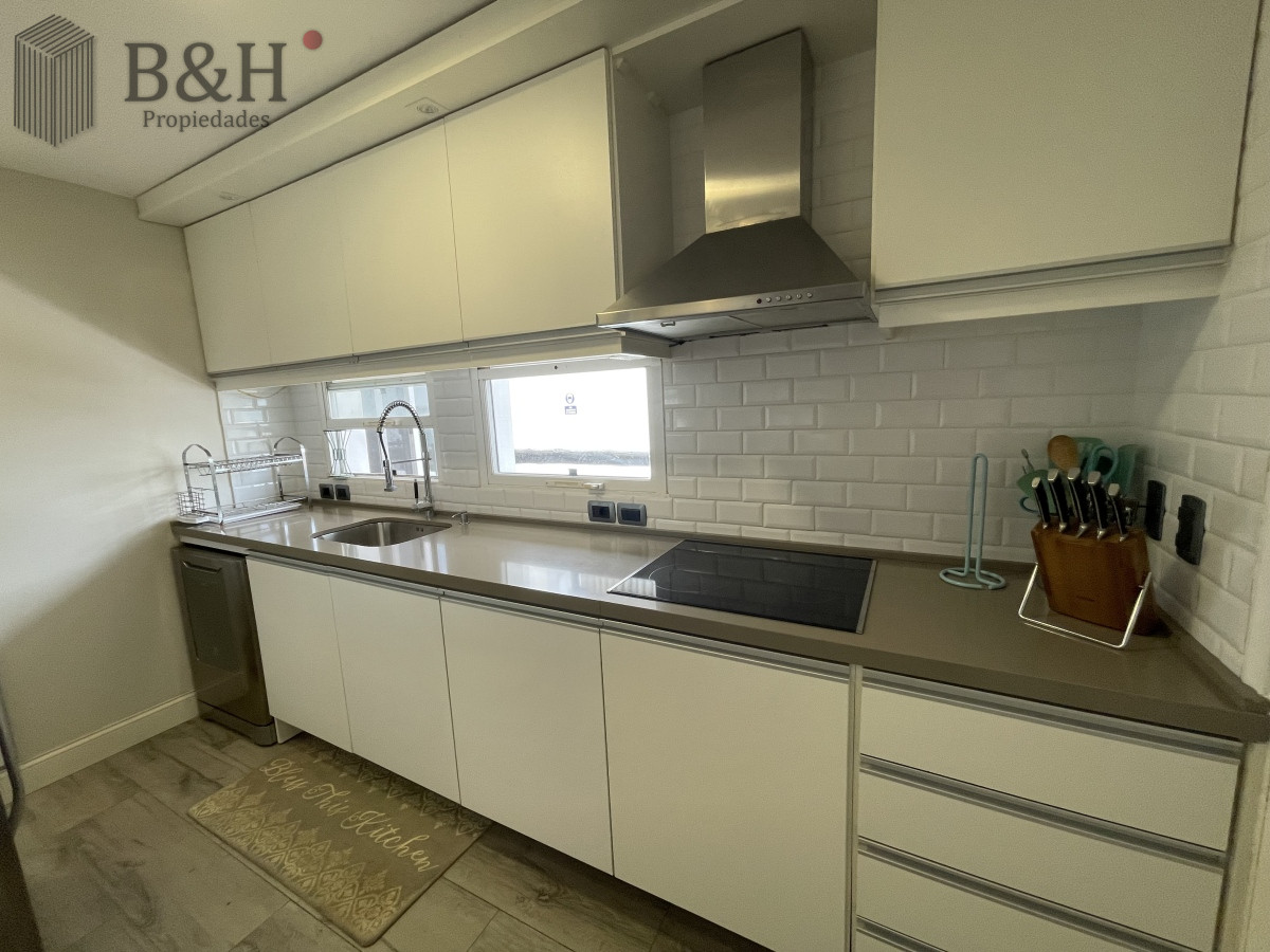 Apartamento ID.3517 - Punta del Este La Barra En uno de los lugares más buscados de Punta del Este. Un edificio con amplias terrazas a pasos del mar.
