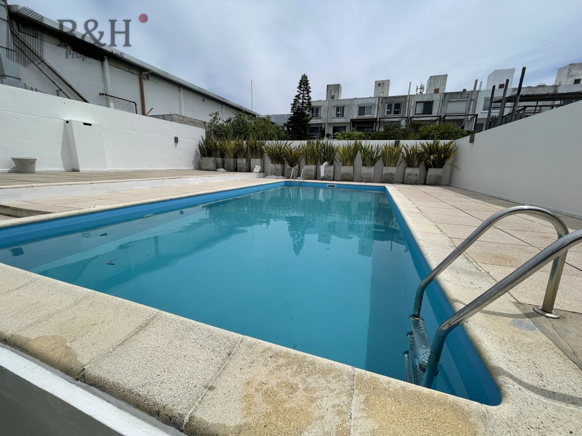 Apartamento ID.3517 - Punta del Este La Barra En uno de los lugares más buscados de Punta del Este. Un edificio con amplias terrazas a pasos del mar.