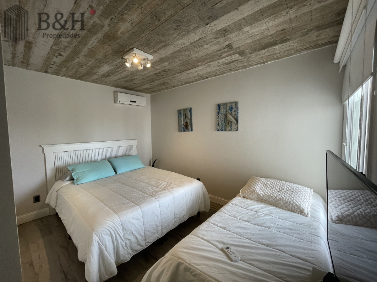 Apartamento ID.3517 - Punta del Este La Barra En uno de los lugares más buscados de Punta del Este. Un edificio con amplias terrazas a pasos del mar.