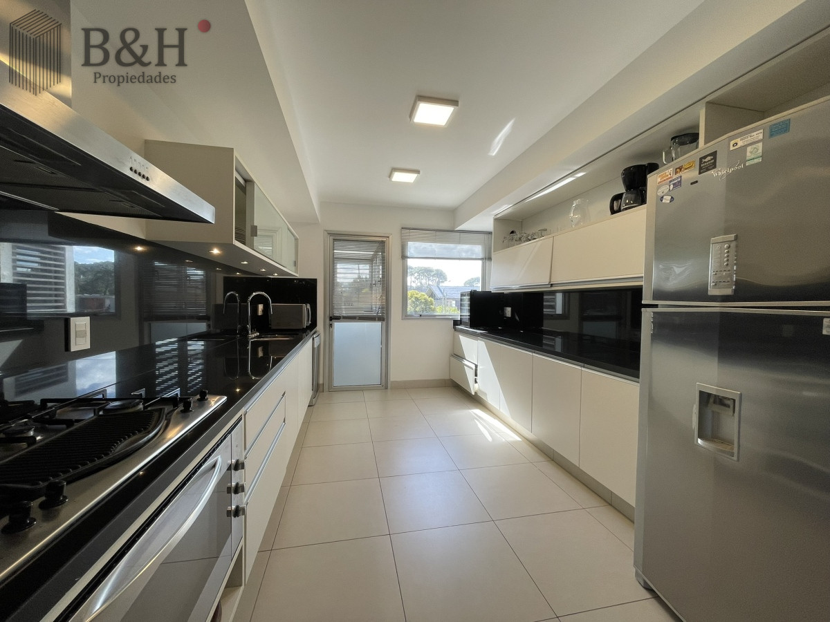 Apartamento ID.3518 - Sobre la brava-Rincón del Indio. Excelente Edificio 
