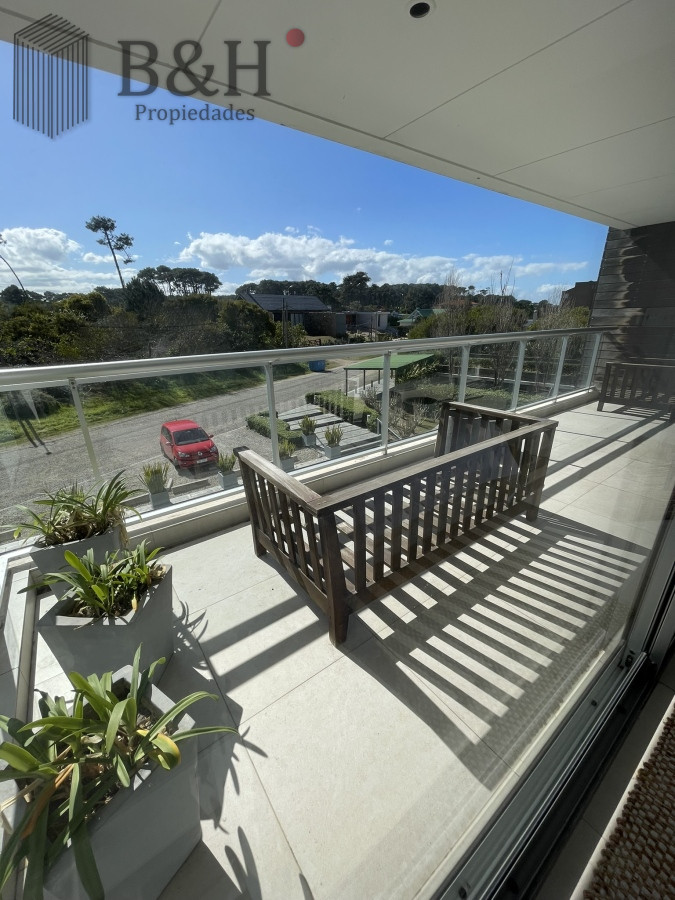 Apartamento ID.3518 - Sobre la brava-Rincón del Indio. Excelente Edificio 