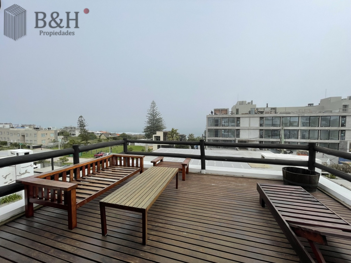 Apartamento ID.3517 - Punta del Este La Barra En uno de los lugares más buscados de Punta del Este. Un edificio con amplias terrazas a pasos del mar.
