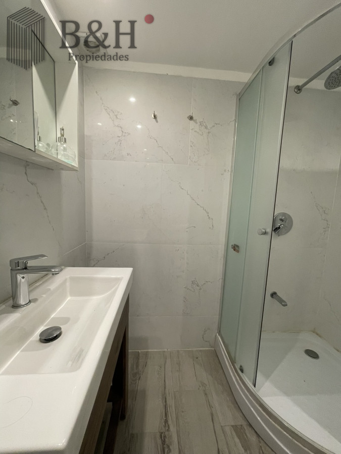 Apartamento ID.3517 - Punta del Este La Barra En uno de los lugares más buscados de Punta del Este. Un edificio con amplias terrazas a pasos del mar.