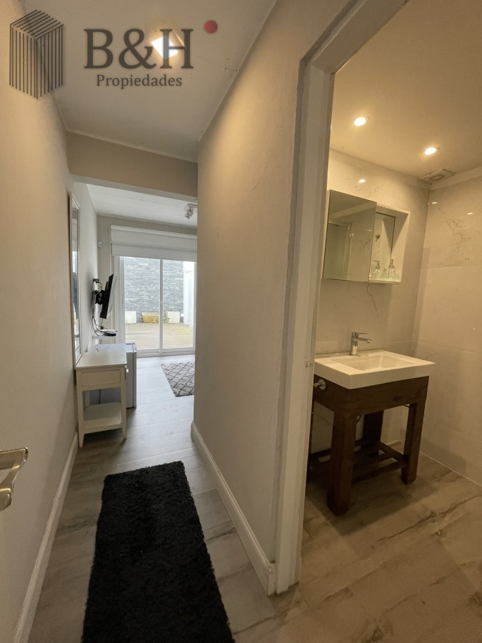 Apartamento ID.3517 - Punta del Este La Barra En uno de los lugares más buscados de Punta del Este. Un edificio con amplias terrazas a pasos del mar.