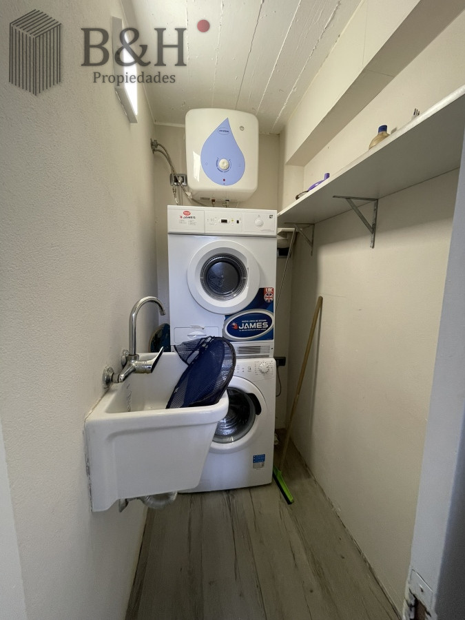 Apartamento ID.3517 - Punta del Este La Barra En uno de los lugares más buscados de Punta del Este. Un edificio con amplias terrazas a pasos del mar.