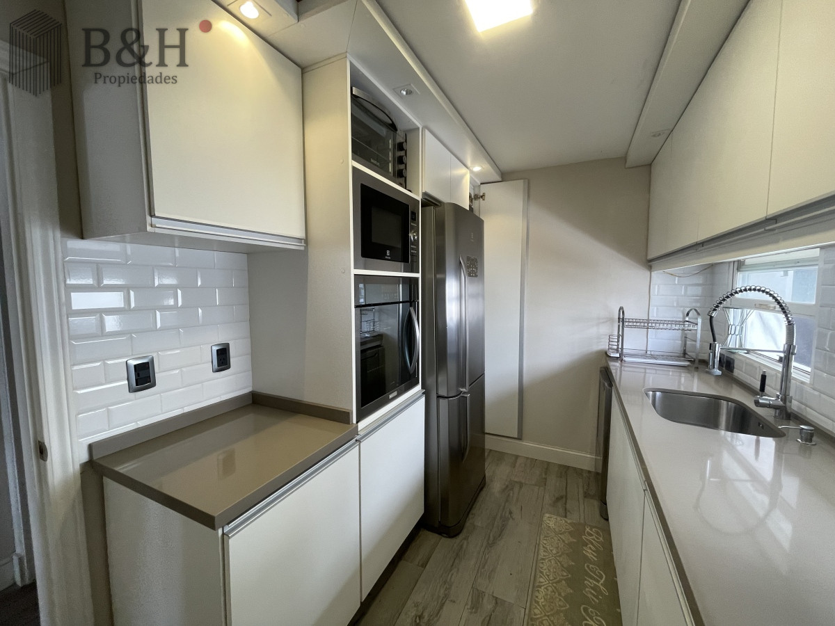 Apartamento ID.3517 - Punta del Este La Barra En uno de los lugares más buscados de Punta del Este. Un edificio con amplias terrazas a pasos del mar.