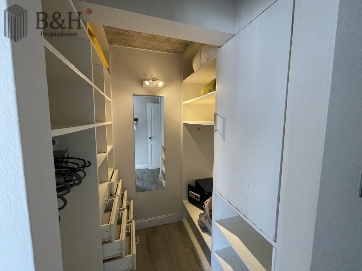 Apartamento ID.3517 - Punta del Este La Barra En uno de los lugares más buscados de Punta del Este. Un edificio con amplias terrazas a pasos del mar.