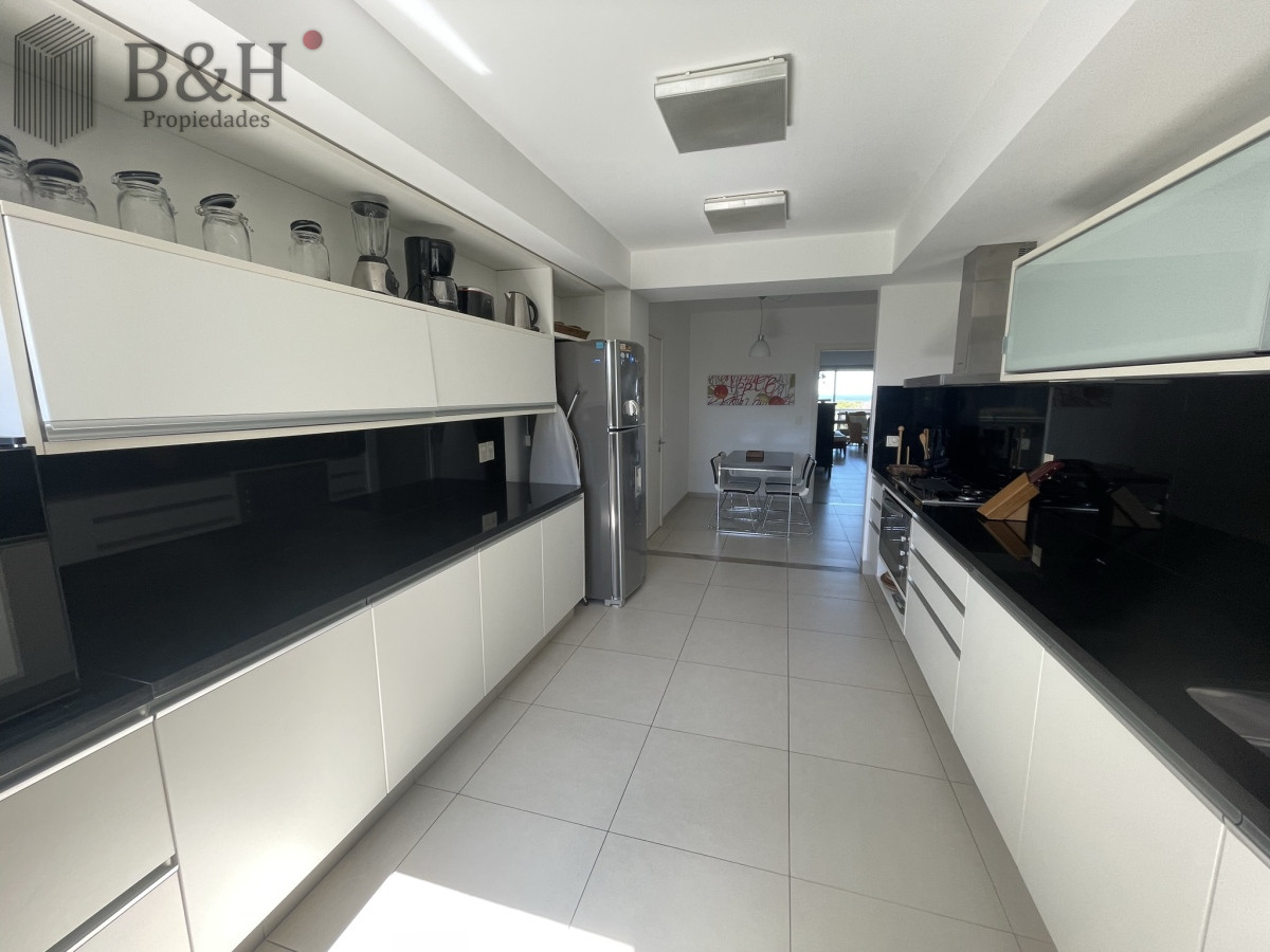 Apartamento ID.3518 - Sobre la brava-Rincón del Indio. Excelente Edificio 