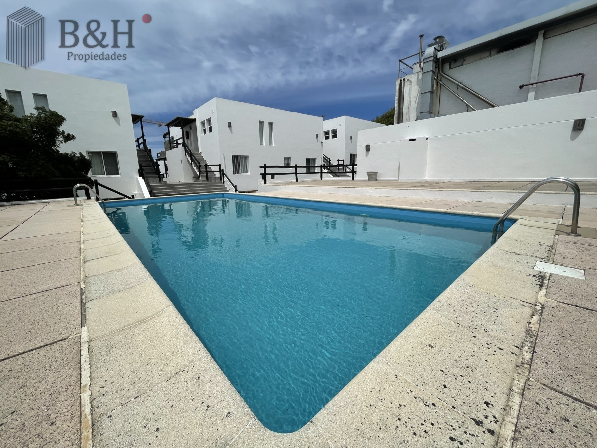 Apartamento ID.3517 - Punta del Este La Barra En uno de los lugares más buscados de Punta del Este. Un edificio con amplias terrazas a pasos del mar.