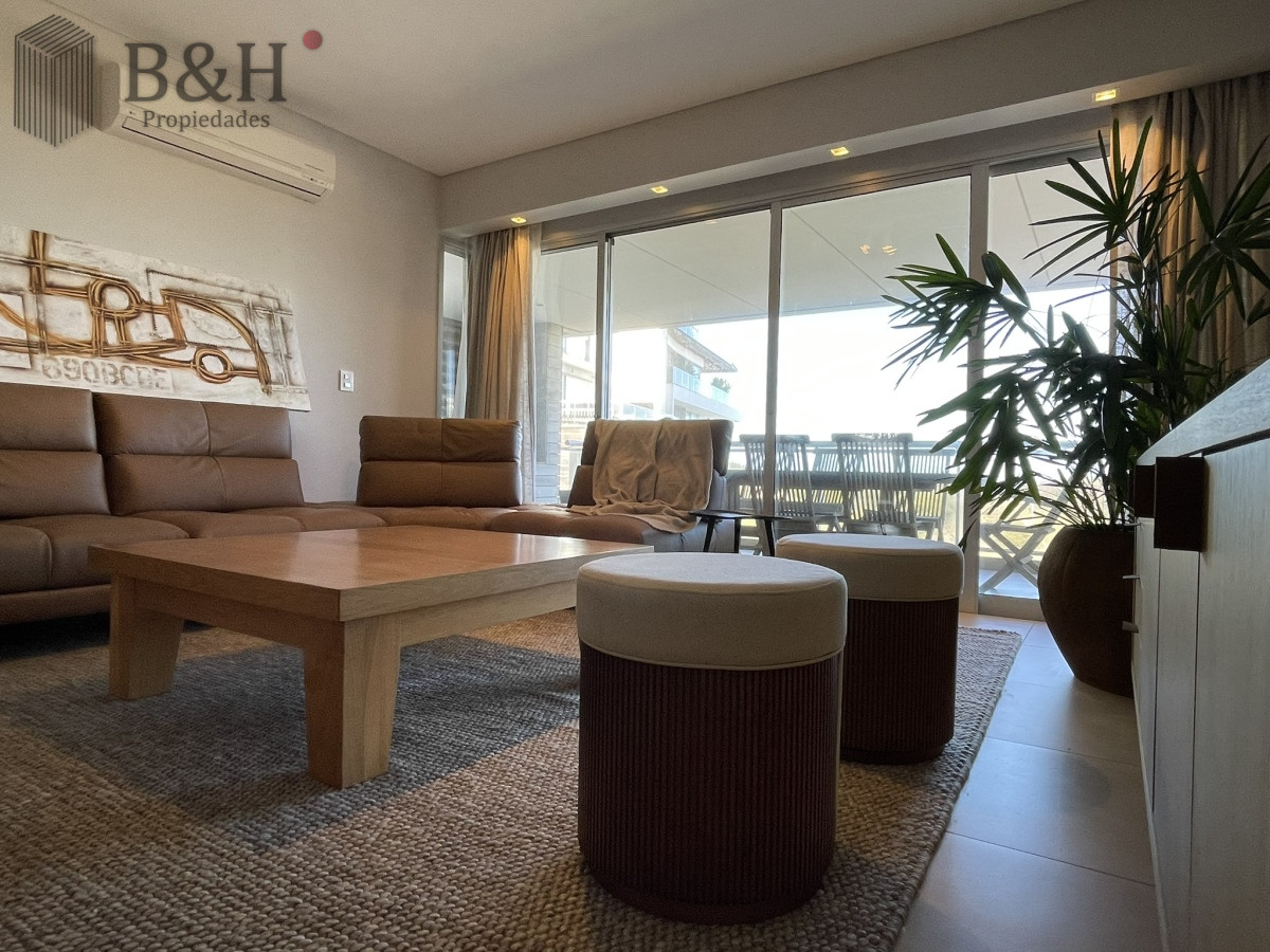 Apartamento ID.3518 - Sobre la brava-Rincón del Indio. Excelente Edificio 