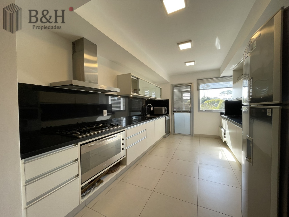 Apartamento ID.3518 - Sobre la brava-Rincón del Indio. Excelente Edificio 