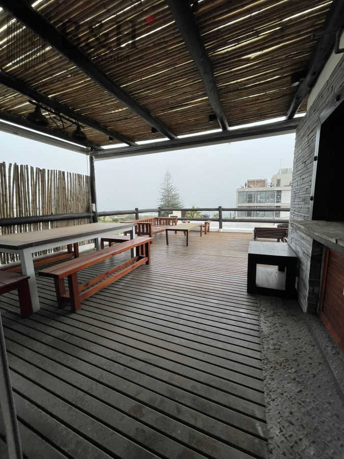 Apartamento ID.3517 - Punta del Este La Barra En uno de los lugares más buscados de Punta del Este. Un edificio con amplias terrazas a pasos del mar.