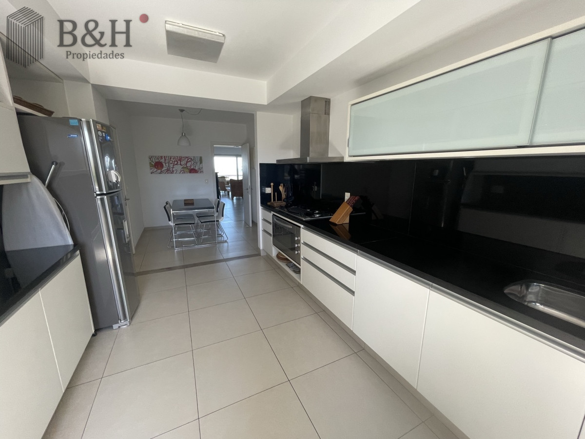 Apartamento ID.3518 - Sobre la brava-Rincón del Indio. Excelente Edificio 