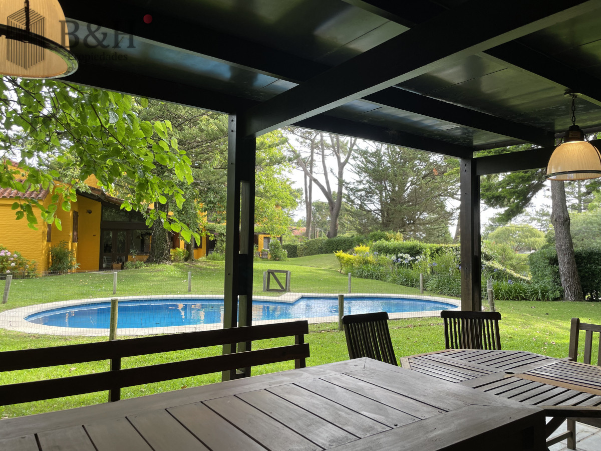 Casa ID.3716 - Rincón del Indio, a dos cuadras del mar con piscina climatizada