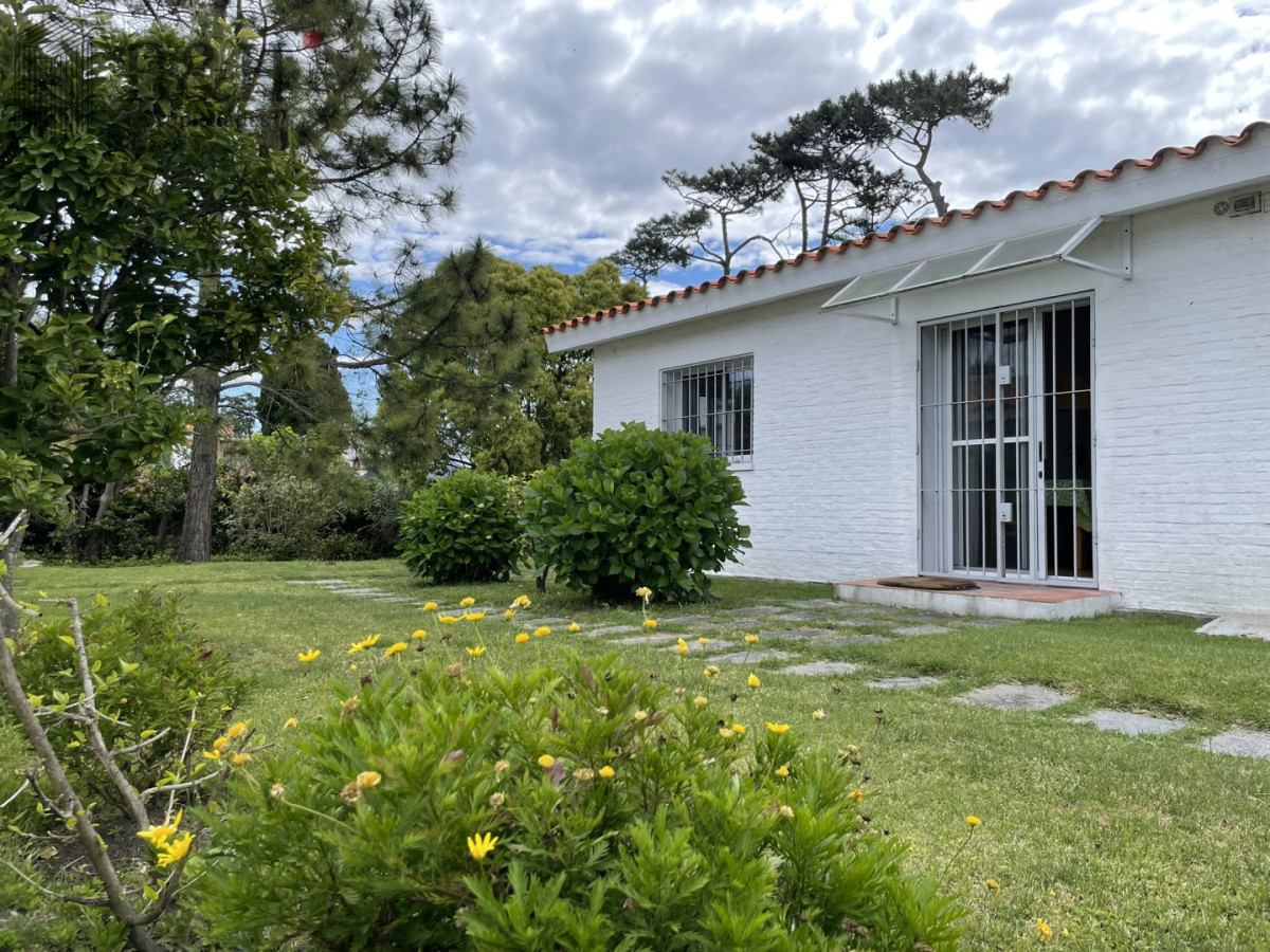 Casa ID.6979 - Descubra el privilegio de vivir en una de la ubicaciones  más codiciadas y buscadas de Punta del Este.