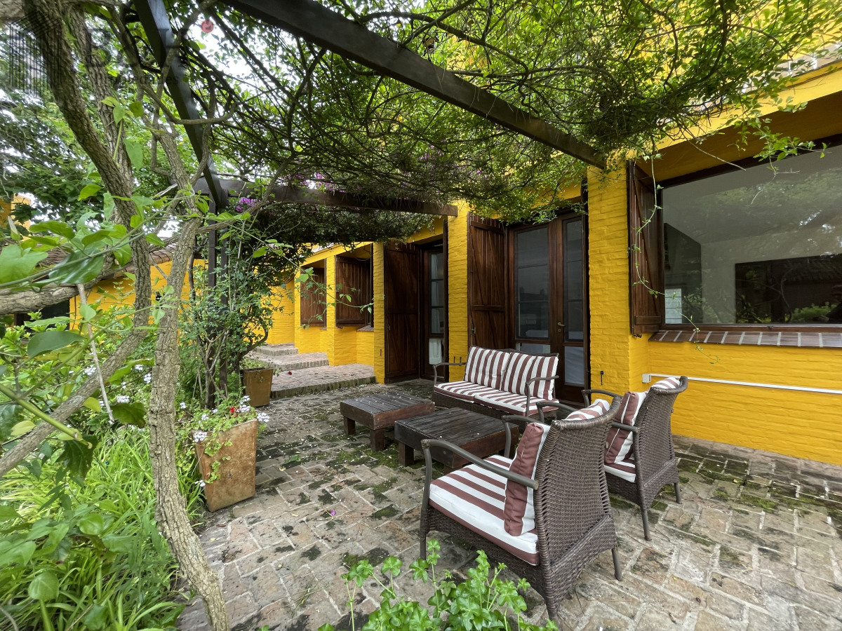 Casa ID.3716 - Rincón del Indio, a dos cuadras del mar con piscina climatizada