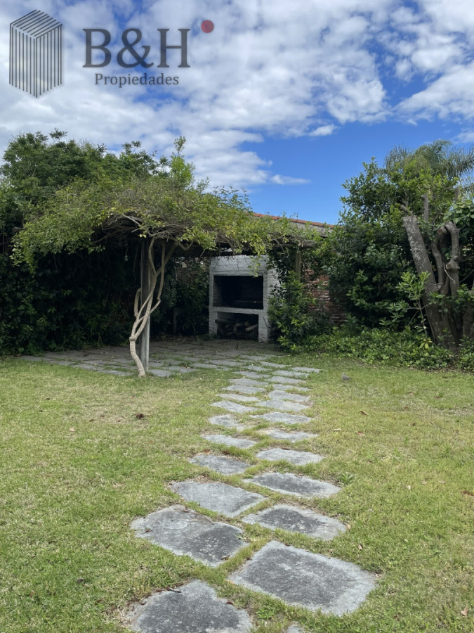 Casa ID.6979 - Descubra el privilegio de vivir en una de la ubicaciones  más codiciadas y buscadas de Punta del Este.