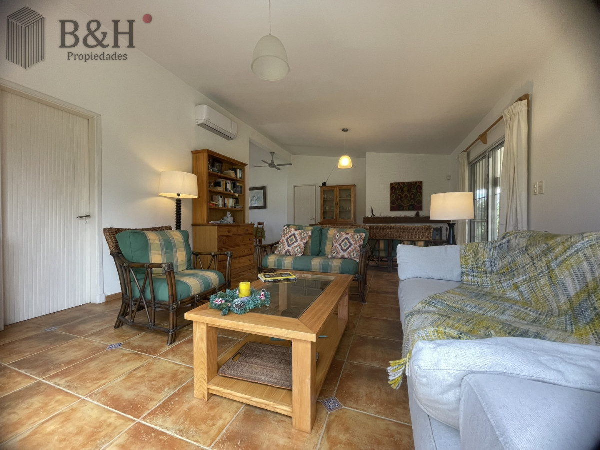 Casa ID.6979 - Descubra el privilegio de vivir en una de la ubicaciones  más codiciadas y buscadas de Punta del Este.