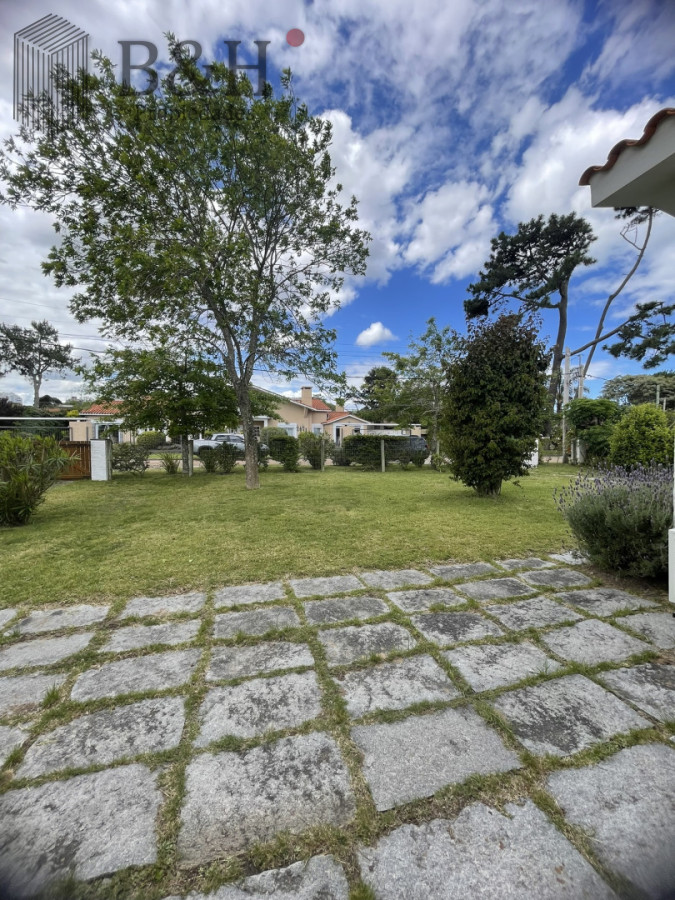 Casa ID.6979 - Descubra el privilegio de vivir en una de la ubicaciones  más codiciadas y buscadas de Punta del Este.
