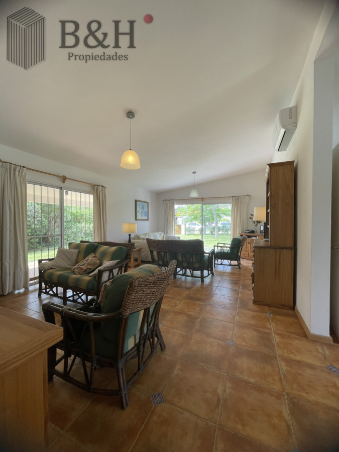 Casa ID.6979 - Descubra el privilegio de vivir en una de la ubicaciones  más codiciadas y buscadas de Punta del Este.