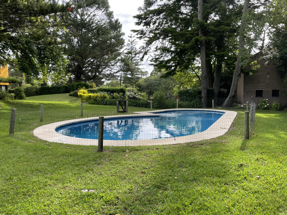 Casa ID.3716 - Rincón del Indio, a dos cuadras del mar con piscina climatizada